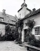 Gårdsfasad. Bilderna är tagna inom ramen för Kalmar kommuns inventering av Kvarnholmens bebyggelse 1970-1971 och skänkta till länsmuseet.