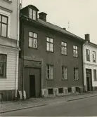Byggnadsinventering juni 1974, bostadshus med fasad mot Proviantgatan. Bilderna är tagna inom ramen för Kalmar kommuns inventering av Kvarnholmens bebyggelse 1974 och skänkta till länsmuseet.