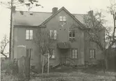 Bostadshus på Trädgårdsgatan. Bilderna är tagna inom ramen för Kalmar kommuns inventering av stadens bebyggelse 1974,