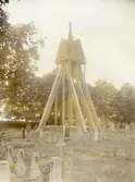 Klockstapeln på Kråksmåla kyrkogård.