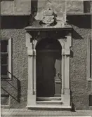 Länsresidenset, huvudportalen av 1674.