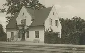Vykort med motiv från järnvägsstationen i Ljungbyholm.