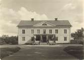 Huvudbyggnaden sedd från gårdssidan. Byggd 1810. (1904 enligt Rudelius).