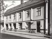 AB Sture Lundgrens Järnhandel.
Historik T Lundgren. AB Sture Lundgrens Järnhandel 90-år, Kalmar 1942.
Huset på bilden revs 1972.