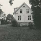 Huvudbyggnaden, södra gaveln på Knapegården, där tidningen Barometerns grundare Jon Engström bodde.