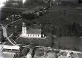 Flygfoto över Runstens kyrka.