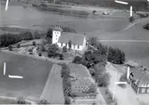 Flygfoto över Järeda kyrka.