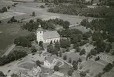 Flygfoto över Loftahammar kyrka.