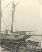 Skonaren Carl Johan av Mönsterås.

Byggd 1876 vid Sjötorp, Göta Kanal.
1910 hemma i Västervik, 1919 i Mönsterås., redare och befelhavare C.J. Johansson, Mölstad.
