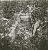 Hällkista, undersökt 193? av Manne Hofrén.