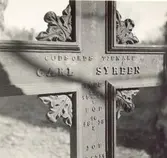 Gravkors på Fagerhults kyrkogård.
Text på korset: