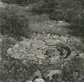 Träby borg, brunn i söder; den som Kaj Borg frilade år 2000.