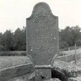Milstolpe, gjuten vid Hagelsrum.