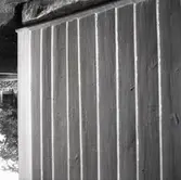 Panel, stående bräder på klink.