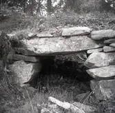 Ett brovalv invid kvarnen i Årtebäck.