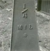 Gamleby hembygdsförening. Milsten i hembygdsgården.