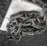 Kätting till ankaret vid varvsplanen i Gamleby.