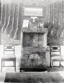 Sekretär av masurbjörk i barons skrivrum på slottet.