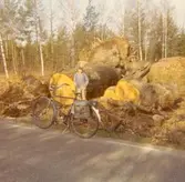 John Jonsson, Mellby, vid den största eken i Böda..