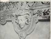 Detalj av epitafium över amiralen Herluf Trolle, av Cornelis Floris. Uppsatt i Herlufsholms kyrka, Danmark 1568. Efter Hedicke.

Detail of sepulchral tablet in memory of Admiral Herluf Trolle (d.1565) by Cornelis Floris. Set up in Herlufsholm Church in Denmark in 1568.
På vissa plåtar har Martin Olsson klistrat eltejp för att markera hur bilden skulle beskäras i boken.