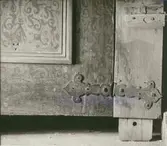 Kungsstolens dörr i Slottskyrkan.