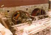 Vattenhjul på Stensfors kvarn under restaureringen 1976-1977.