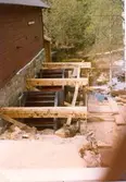 Vattenhjul på Stensfors kvarn vid restaureringen 1976-1977.