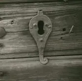 Björkmossa nr 3.  Beslag till boddörr sannolikt från 1600-talets förra hälft.