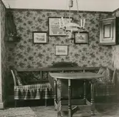 Slagbord i en fastighet i Kråketorp. Kommer närmast från Holmskog.