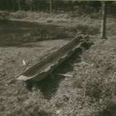 Stocköka av fur, uppdragen på stranden 1933. Fören. 3,5 fals i fören. 182 cm från yttersta föränden.