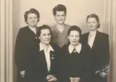 Kvinnogillets styrelse i Nybro, 1947.
Carla Solfors (främst, till vänster), ordförande i kvinnogillet.