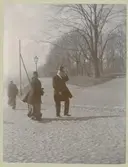 Flanörer vid järnvägsstationen i Kalmar.
