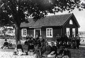 Boda skola, höstterminen 1893. Lärarinna Anna Unnbäck.