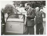 Landshövding Ruben Wagnsson, chauffören Nilsson och statsminister Tage Erlander 1950.