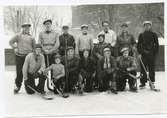 Kalmar FF:s bandylag, 1940-talet, i Slottsfjärden.
Stående 3:a fr v Strandberg.