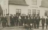 Resenärer och personal vid Ljungbyholms station 1916-1918.