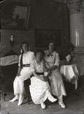Gruppfoto på tre flickor, publicerat i Barometern 1938.