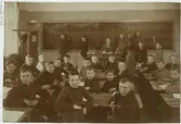 4:e klass folkskolan, Vasaskolan, Vårterminen 1918. Folkskollärare Georg Johansson, Heijocksgatan 3, Kalmar.