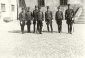 Officerare vid Kalmar Regemente på borggården 1929.