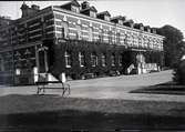 Falkenbergshemmet uppfördes 1926 som Kalmar sinnessjukhus. 1940 överlåtet för vård för lättskötta sinnessjuka.