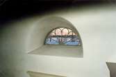 Infattat fönster i Mortorps kyrka.