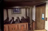 Kyrkbänkar i Mortorps kyrka.