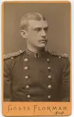 Magnus Rudolf Mauritz Edvin Brunnstöm. Född 14/8 1860. Död 18/5 1941.
Överstelöjtnant vid Kalmar regemente. Tidigare vid Norra Skånska Infanteriregementet.