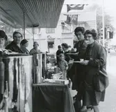 Demonstration av Cirkelkaffe utanför Domusvaruhuset i Nybro.