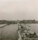 Bocketorps fiskeläge. Rester av bryggor med stenfyllning.