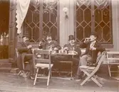 En grupp herrar på Teatervallen.