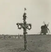 Dans och midsommarstång vid Äleklinta.