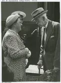 Gustav V och fru Helga Wagnsson. Slutet av 1940-talet. Kalmar Centralstation