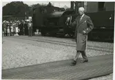 Kung Gustav V vid Ölandshamnen omkring 1925-1929.