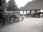 Mjölkutkörning i Brömsebro juni 1936.